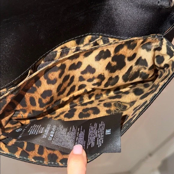 Chic Black Skull Embellished Clutch - Picture 4 of 5